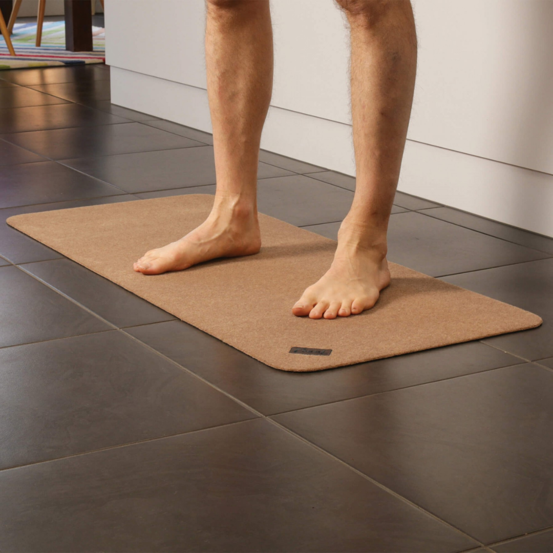Conni Floor Mat Mid Runner Pebble – Absorbent, waterproof, anti-slip mat for narrow spaces like hallways and bathrooms.