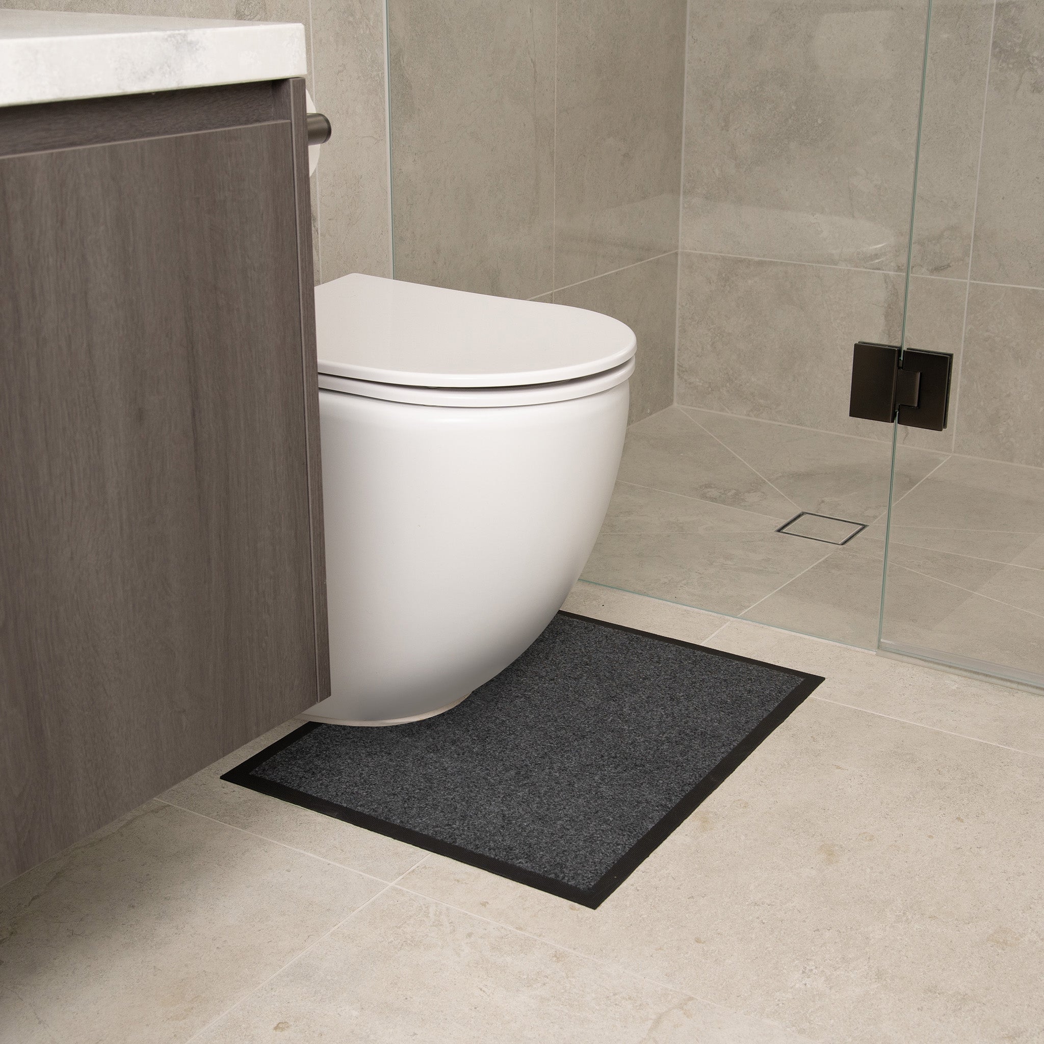 Low profile toilet mat in charcoal