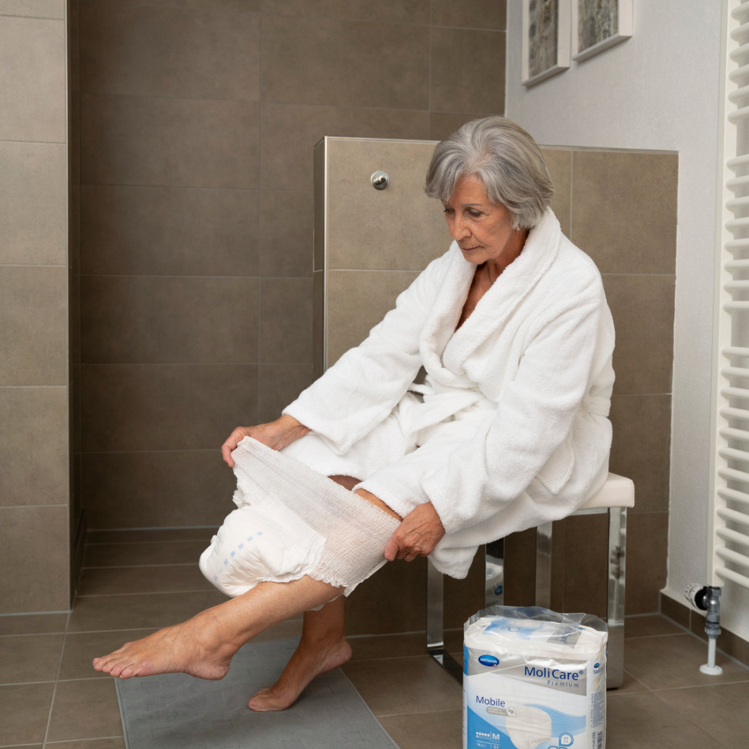 MoliCare Premium Mobile Medium 6 Drops – Pull-up incontinence pants for heavy bladder leakage with odour control